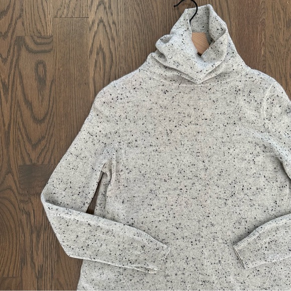 Margaret O'Leary Donegal Speckled 100% Cashmere Turtleneck Sweater Light Grey M - Picture 2 of 8